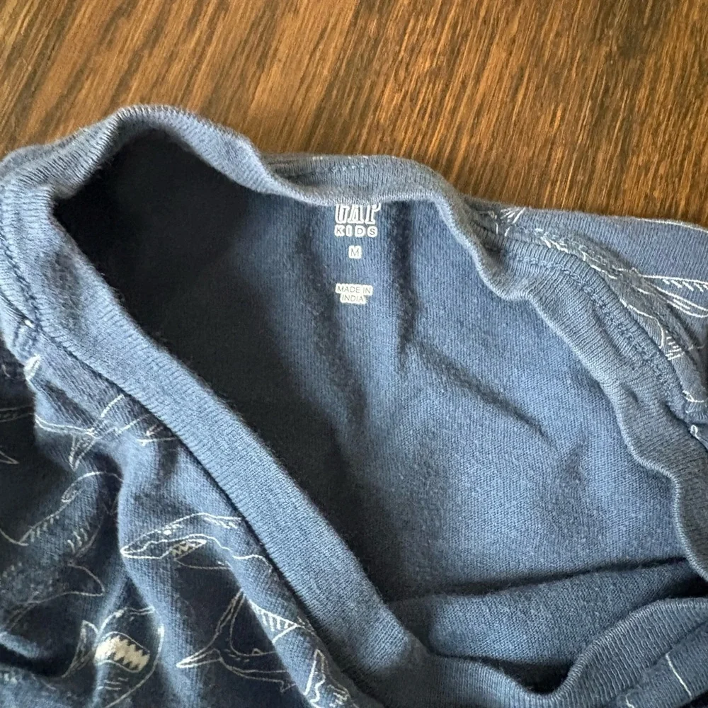 Gap kids boys blue shark shirt